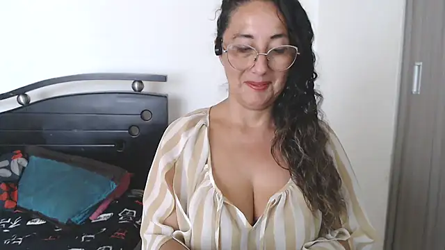 Snapshot of naugthyshanoon chatting on 03-11-25, 10:20 naugthyshanoon online show from 03-11-25, 10:20