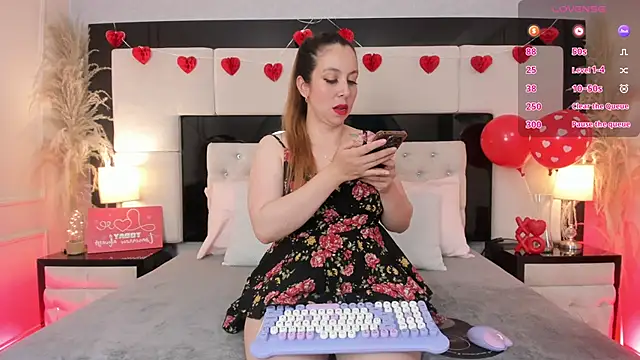 Snapshot of CarlaRossi_ chatting on 02-18-26, 08:05 CarlaRossi online show from 02-18-26, 08:05