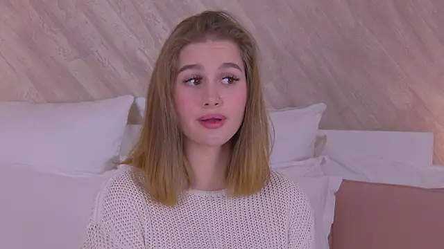 EllieHayes online show from 12-16-24, 03:54