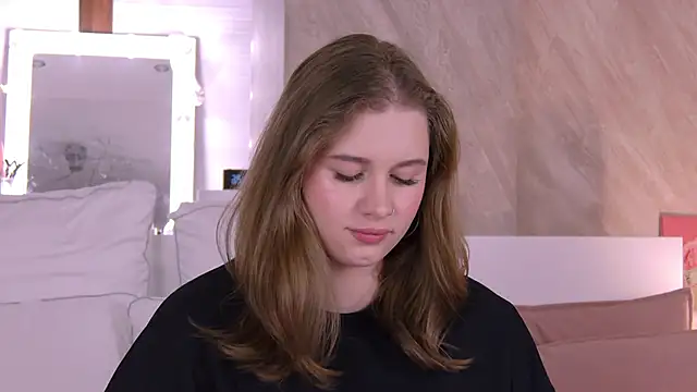 EllieHayes online show from 10-17-25, 05:26