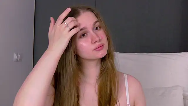 Snapshot of EllieHayes chatting on 06-11-26, 05:27 EllieHayes online show from 06-11-26, 05:27
