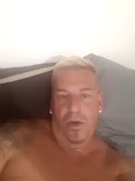 Snapshot of Bernardodurao chatting on 03-03-26, 10:04 Bernardodurao online show from 03-03-26, 10:04