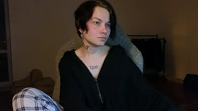 esajukyy online show from 05-12-26, 05:10