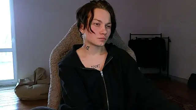 esajukyy online show from 05-13-26, 10:56