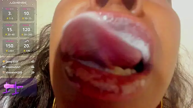 KamariaFyre online show from 01-10-25, 03:39