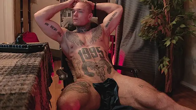 Snapshot of bulatov_xx chatting on 11-05-25, 11:05 bulatov xx online show from 11-05-25, 11:05