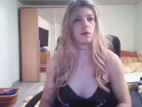 Snapshot of Kinky-Kristina chatting on 03-22-25, 09:53 Kinky-Kristina online show from 03-22-25, 09:53