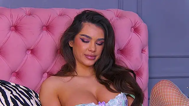 Snapshot of Nicole_Diva chatting on 01-20-25, 01:11 Nicole Diva online show from 01-20-25, 01:11