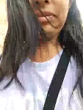 Snapshot of Danna-linyi chatting on 12-20-24, 08:34 Danna-linyi online show from 12-20-24, 08:34