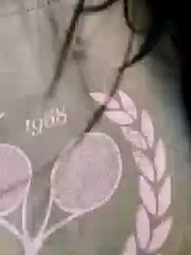 Snapshot of Danna-linyi chatting on 12-21-24, 09:04 Danna-linyi online show from 12-21-24, 09:04