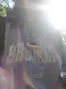 Snapshot of Danna-linyi chatting on 12-25-24, 09:22 Danna-linyi online show from 12-25-24, 09:22