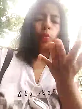 Snapshot of Danna-linyi chatting on 01-03-25, 04:48 Danna-linyi online show from 01-03-25, 04:48