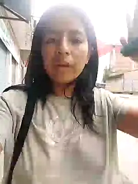 Snapshot of Danna-linyi chatting on 01-10-25, 08:15 Danna-linyi online show from 01-10-25, 08:15