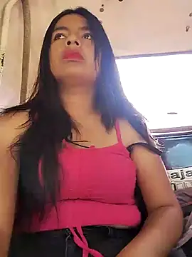 Snapshot of Danna-linyi chatting on 02-07-25, 01:43 Danna-linyi online show from 02-07-25, 01:43