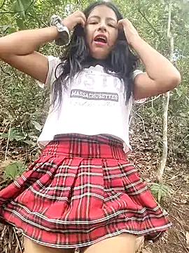 Snapshot of Danna-linyi chatting on 02-24-25, 05:20 Danna-linyi online show from 02-24-25, 05:20