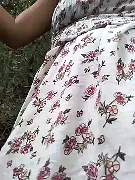 Snapshot of Danna-linyi chatting on 03-04-25, 10:38 Danna-linyi online show from 03-04-25, 10:38