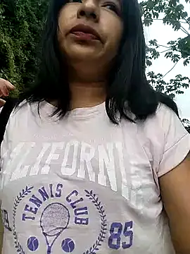 Snapshot of Danna-linyi chatting on 03-05-25, 03:51 Danna-linyi online show from 03-05-25, 03:51