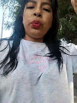 Snapshot of Danna-linyi chatting on 03-19-25, 02:13 Danna-linyi online show from 03-19-25, 02:13