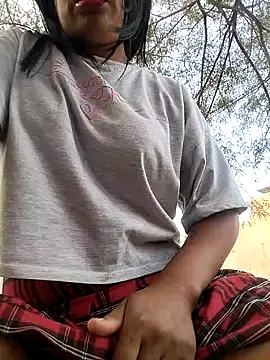 Snapshot of Danna-linyi chatting on 03-19-25, 11:03 Danna-linyi online show from 03-19-25, 11:03