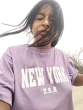 Snapshot of Danna-linyi chatting on 03-21-25, 01:45 Danna-linyi online show from 03-21-25, 01:45