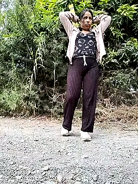 Snapshot of Danna-linyi chatting on 03-24-26, 08:03 Danna-linyi online show from 03-24-26, 08:03