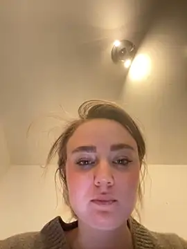 Snapshot of CherryEmmy chatting on 10-21-25, 05:24 CherryEmmy online show from 10-21-25, 05:24