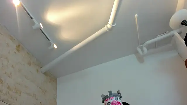 mia roldan  online show from 12-18-25, 12:00