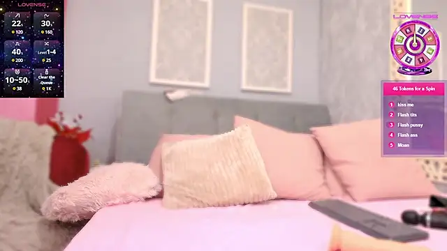 Snapshot of EuphoriaElle chatting on 12-21-24, 12:31 EuphoriaElle online show from 12-21-24, 12:31