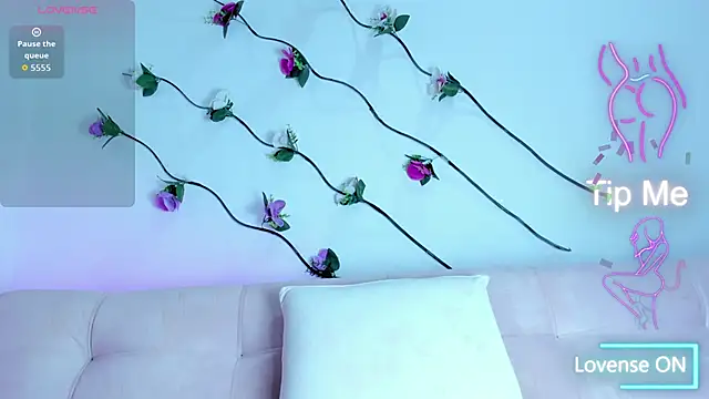 HaleyAmaya online show from 12-14-25, 07:18