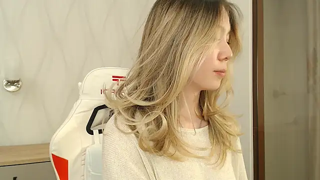 Babby Rabbit online show from 10-15-25, 04:51