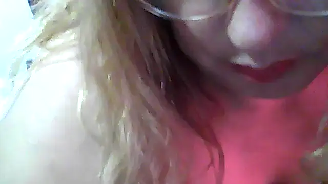 Snapshot of Katy3 chatting on 10-18-25, 11:44 Katy3 online show from 10-18-25, 11:44