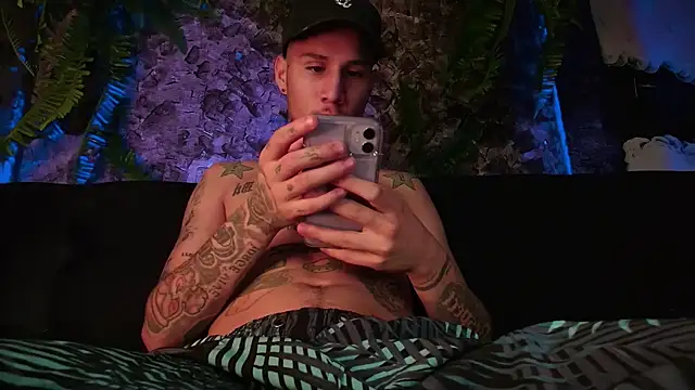 Junihn0 online show from 12-22-24, 06:48