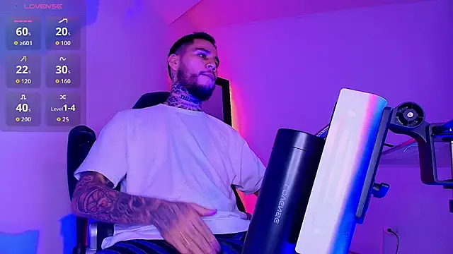 Junihn0 online show from 12-17-25, 06:58