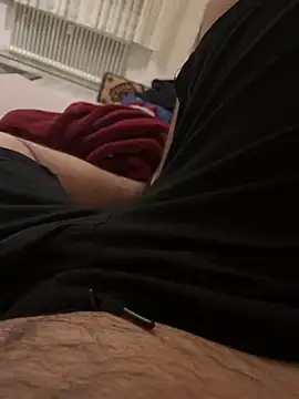 Snapshot of Loco42- chatting on 12-25-24, 02:35 Loco42- online show from 12-25-24, 02:35