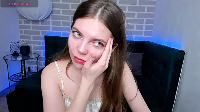 marie reyes  online show from 10-12-25, 01:48