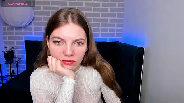 marie reyes  online show from 10-17-25, 01:42