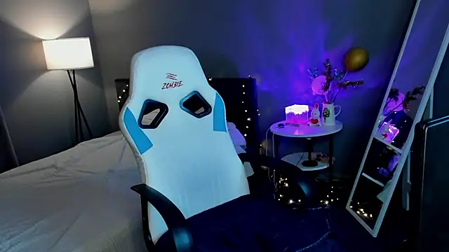 Snapshot of Lexy-Woorhez chatting on 02-06-25, 06:35 Lexy-Woorhez online show from 02-06-25, 06:35