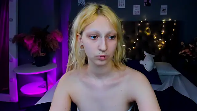 Snapshot of Lexy-Woorhez chatting on 02-24-25, 01:31 Lexy-Woorhez online show from 02-24-25, 01:31