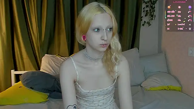 Lexy-Woorhez online show from 06-17-26, 04:19