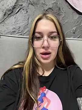 VikiDemi online show from 11-08-25, 03:56