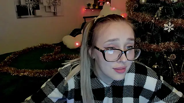 LinaTruly online show from 12-23-24, 11:06