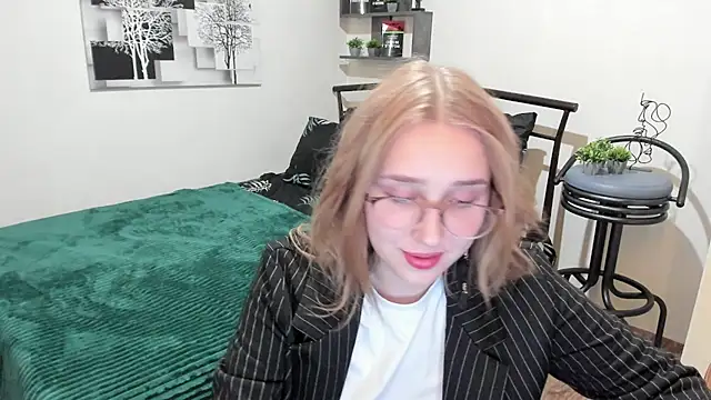 LinaTruly online show from 01-24-25, 11:56