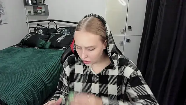 LinaTruly online show from 09-10-25, 09:15