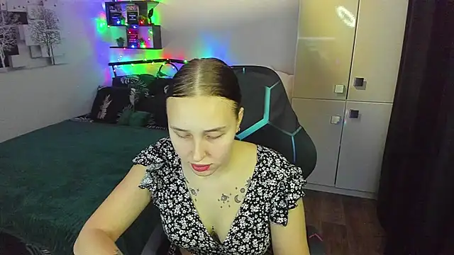 LinaTruly online show from 02-04-26, 10:04