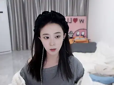 LOLO-yaya online show from 12-13-24, 01:12