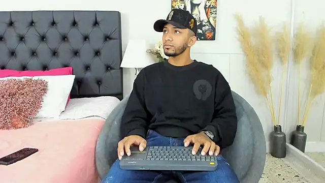 Robin Rief online show from 03-11-25, 03:37