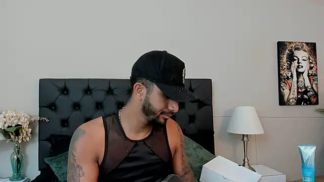 Robin Rief online show from 09-22-25, 03:19