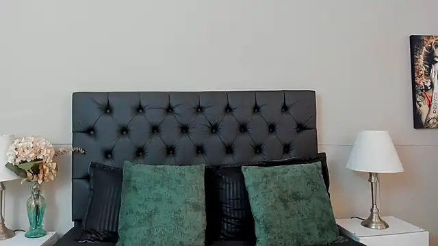 Robin Rief online show from 09-27-25, 03:44