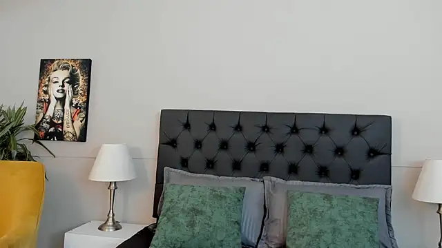 Robin Rief online show from 10-18-25, 03:42