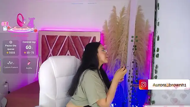 Snapshot of Aurora_Brownn chatting on 10-13-25, 04:45 Aurora Brownn online show from 10-13-25, 04:45